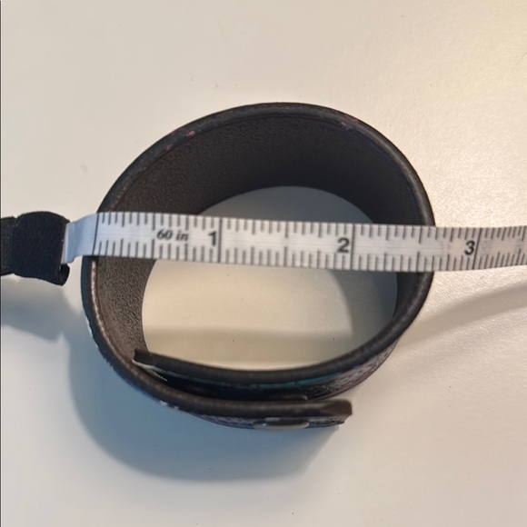 A Rare Bird Leather Tooled Purple Blue White 2 Adjustable Snap Bracelet NWT‎ - Picture 7 of 7